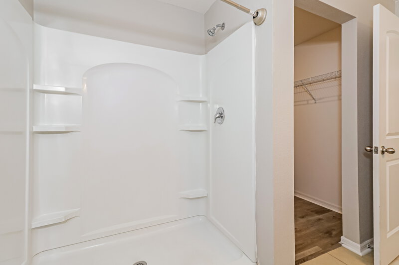 1,705/Mo, 8349 Silverbell Loop Brooksville, FL 34613 Main Bathroom View 2