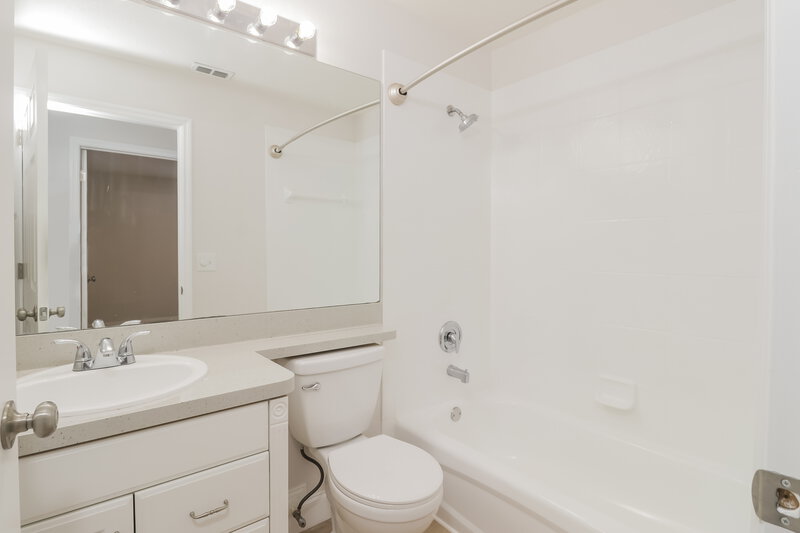 1,850/Mo, 7814 Chadwick Dr New Port Richey, FL 34654 Bathroom View