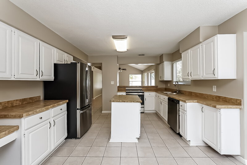 2,660/Mo, 14909 Barby Ave Tampa, FL 33625 Kitchen View