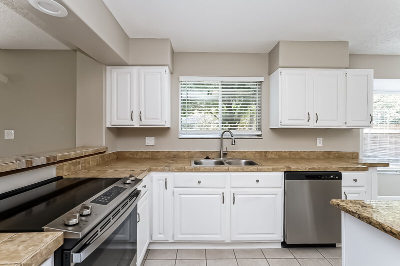 2,660/Mo, 14909 Barby Ave Tampa, FL 33625 Kitchen View 2