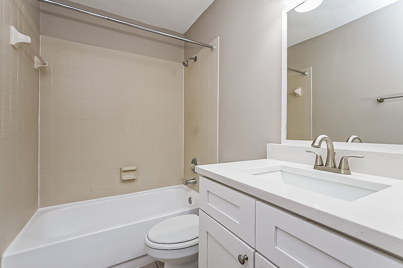 2,660/Mo, 14909 Barby Ave Tampa, FL 33625 Bathroom View
