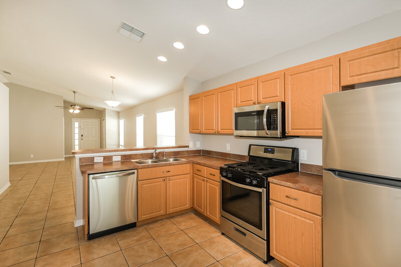 4,635/Mo, 5825 Wrenwater Dr Lithia, FL 33547 Kitchen View