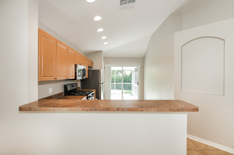 4,635/Mo, 5825 Wrenwater Dr Lithia, FL 33547 Kitchen View 3