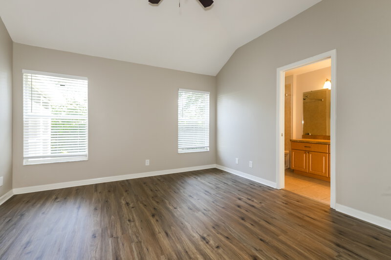 4,635/Mo, 5825 Wrenwater Dr Lithia, FL 33547 Main Bedroom View 2