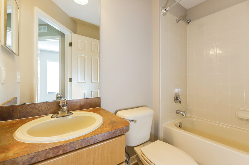 4,635/Mo, 5825 Wrenwater Dr Lithia, FL 33547 Bathroom View