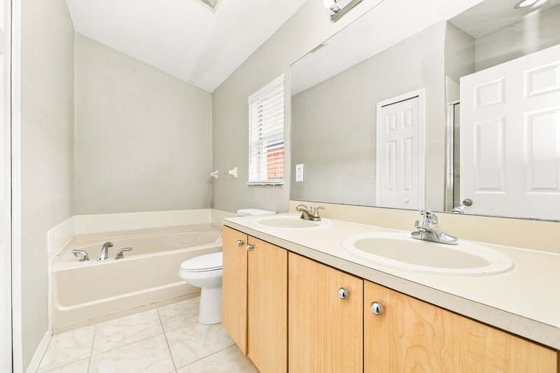 2,280/Mo, 11343 Palm Island Ave Riverview, FL 33569 Primary Bathroom View