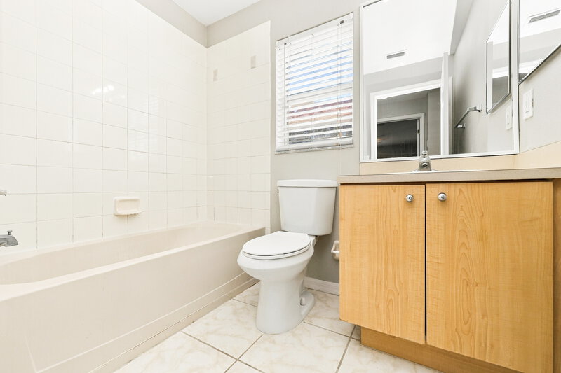 2,280/Mo, 11343 Palm Island Ave Riverview, FL 33569 Bathroom View