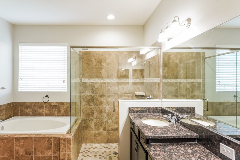 4,360/Mo, 10141 Celtic Ash Dr Ruskin, FL 33573 Main Bathroom View 2