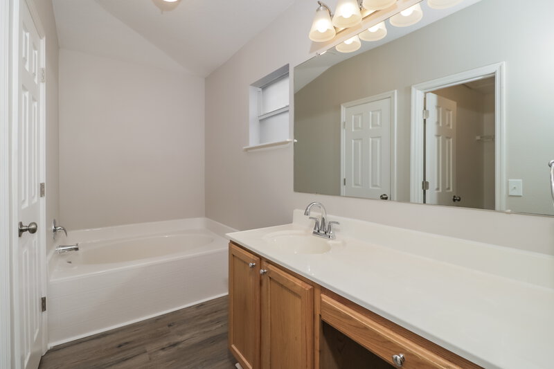 2,250/Mo, 3206 Bellericay Ln Land O Lakes, FL 34638 Main Bathroom View