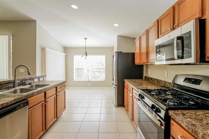 4,060/Mo, 7719 Bristol Park Dr Apollo Beach, FL 33572 Kitchen View