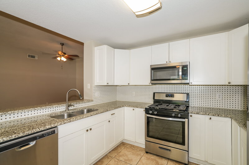2,385/Mo, 1243 Big Sky Dr Wesley Chapel, FL 33543 Kitchen View 2