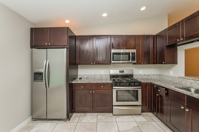 2,595/Mo, 7604 Wiltshire Park Pl Apollo Beach, FL 33572 Kitchen View
