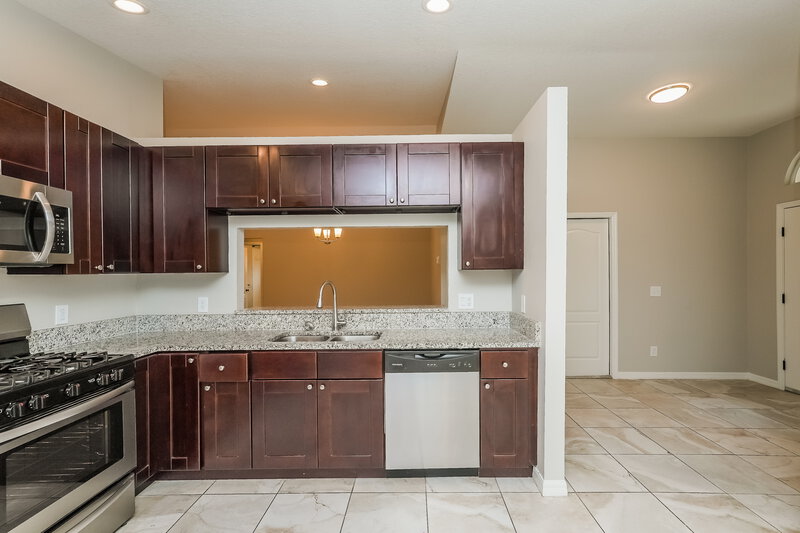 2,595/Mo, 7604 Wiltshire Park Pl Apollo Beach, FL 33572 Kitchen View 2