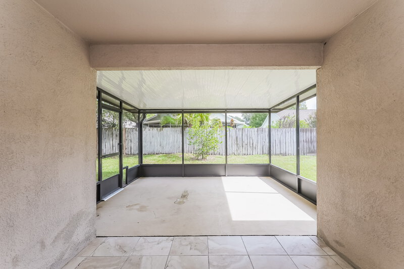 2,595/Mo, 7604 Wiltshire Park Pl Apollo Beach, FL 33572 Sun Room View