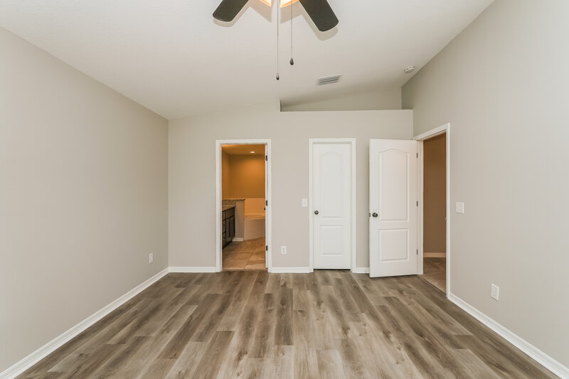 2,595/Mo, 7604 Wiltshire Park Pl Apollo Beach, FL 33572 Main Bedroom View 2