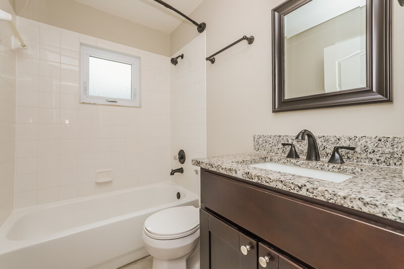 2,595/Mo, 7604 Wiltshire Park Pl Apollo Beach, FL 33572 Bathroom View