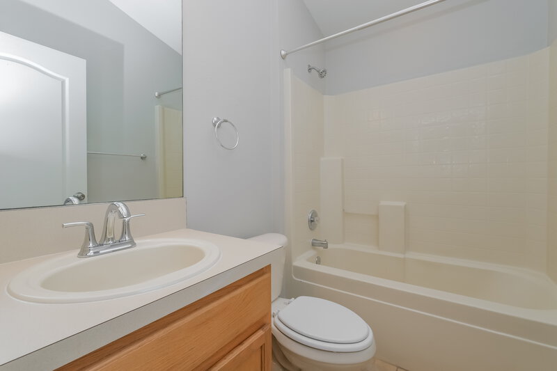 2,300/Mo, 2709 Billingham Dr Land O Lakes, FL 34639 Bathroom View