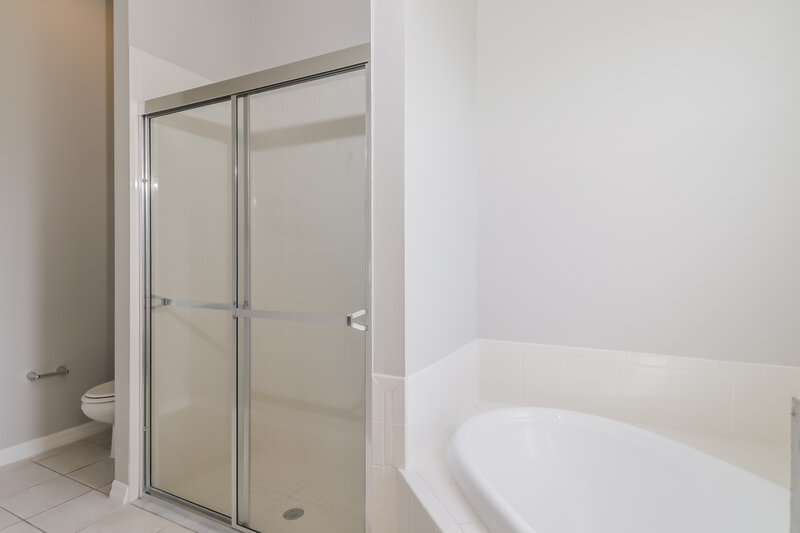 1,815/Mo, 2371 Cross Tee Ct Brooksville, FL 34604 Main Bathroom View 2