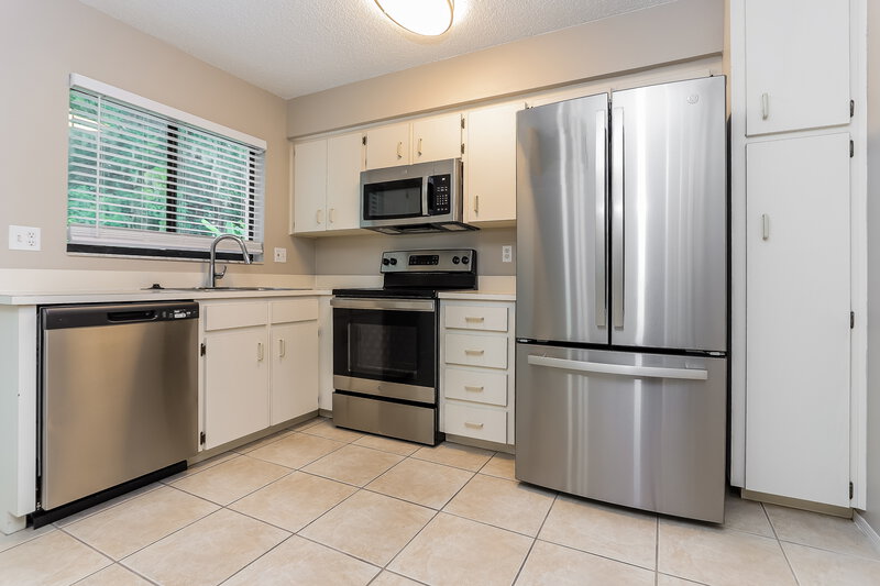 1,980/Mo, 1372 Bramblewood Dr Lakeland, FL 33811 Kitchen View