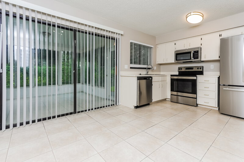 1,980/Mo, 1372 Bramblewood Dr Lakeland, FL 33811 Kitchen View 2