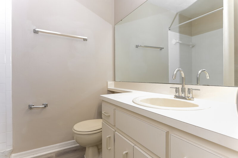 1,980/Mo, 1372 Bramblewood Dr Lakeland, FL 33811 Bathroom View