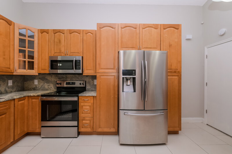 2,950/Mo, 9017 Sheldon Chase Dr Tampa, FL 33635 Kitchen View