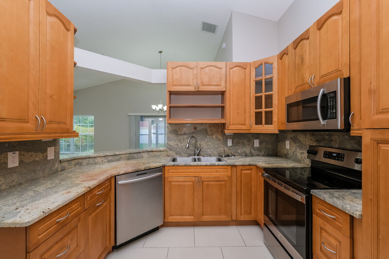 2,950/Mo, 9017 Sheldon Chase Dr Tampa, FL 33635 Kitchen View 2