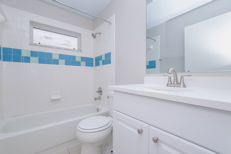 2,950/Mo, 9017 Sheldon Chase Dr Tampa, FL 33635 Bathroom View