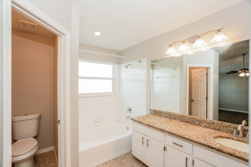 2,390/Mo, 6104 Sand Key Ln Wesley Chapel, FL 33545 Main Bathroom View