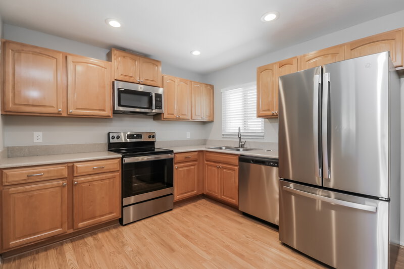 2,245/Mo, 1928 Tidewater Ct Zephyrhills, FL 33543 Kitchen View