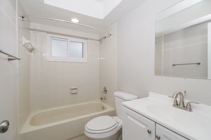 2,245/Mo, 1928 Tidewater Ct Zephyrhills, FL 33543 Bathroom View