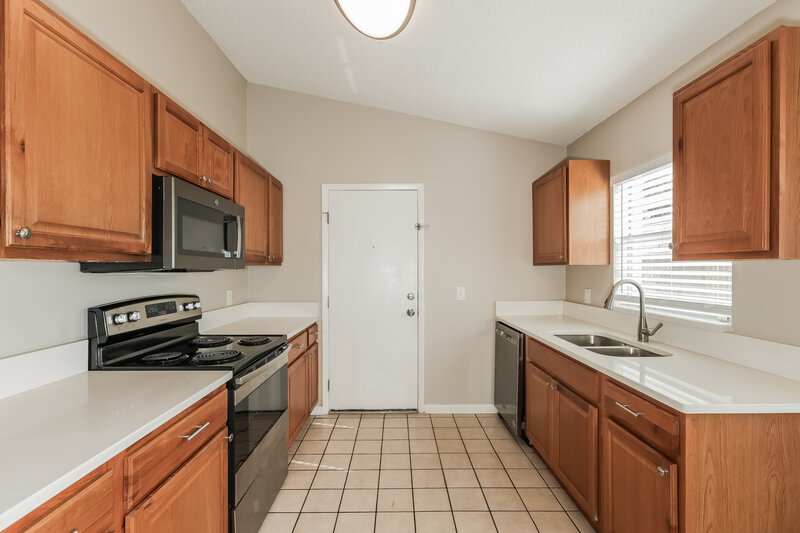 1,905/Mo, 1621 Coppersmith Ct Lutz, FL 33559 Kitchen View