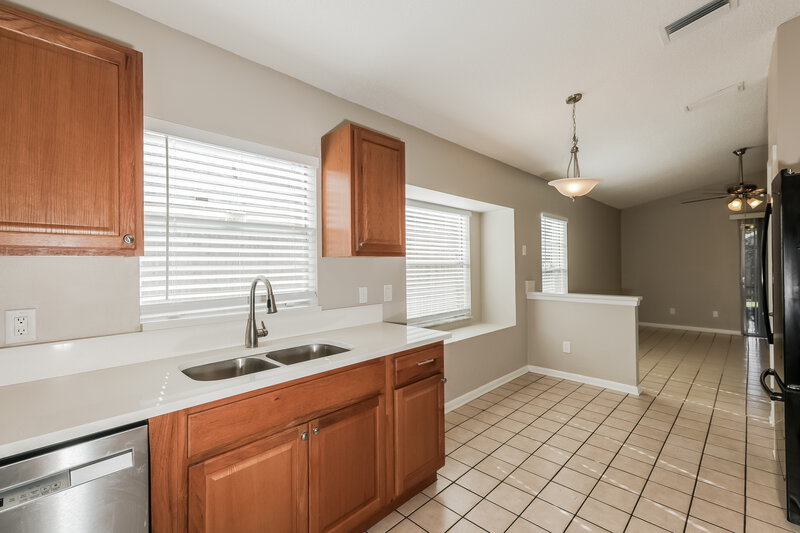 1,905/Mo, 1621 Coppersmith Ct Lutz, FL 33559 Kitchen View 2