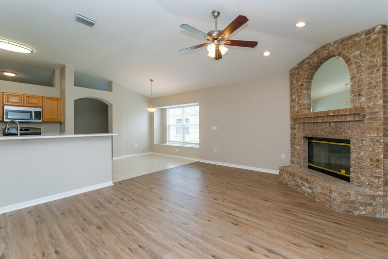 2,565/Mo, 29551 Morwen Pl Zephyrhills, FL 33543 Living Room View 2