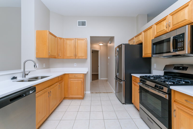 2,565/Mo, 29551 Morwen Pl Zephyrhills, FL 33543 Kitchen View