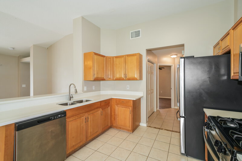 2,540/Mo, 29551 Morwen Pl Zephyrhills, FL 33543 Kitchen View
