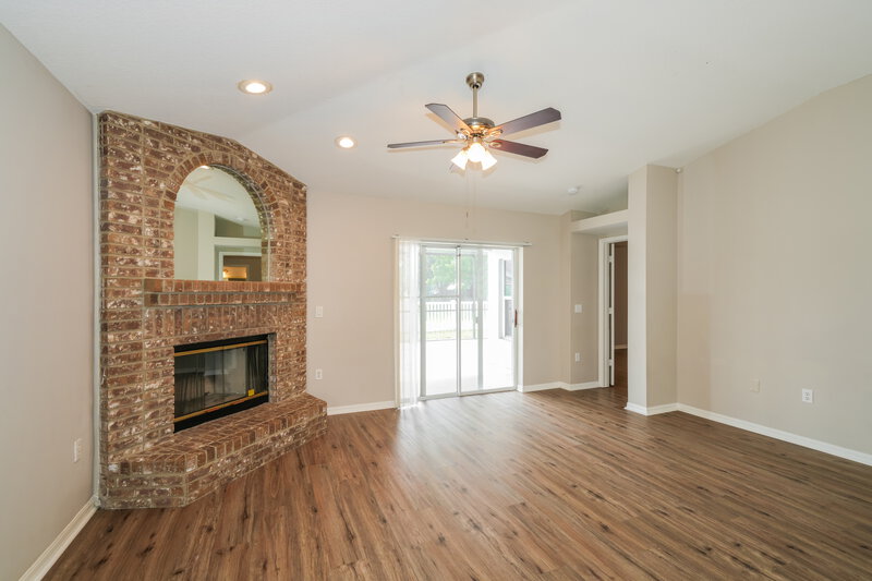 2,540/Mo, 29551 Morwen Pl Zephyrhills, FL 33543 Family Room View 2