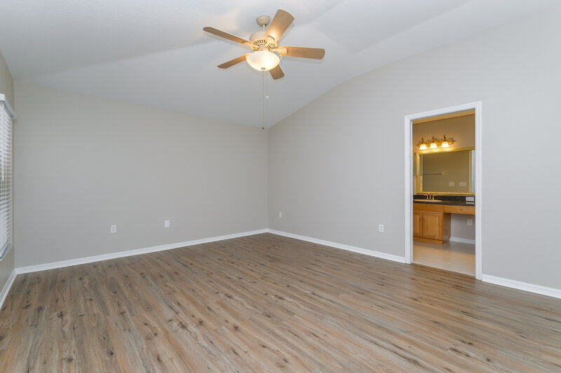 2,565/Mo, 29551 Morwen Pl Zephyrhills, FL 33543 Main Bedroom View 2