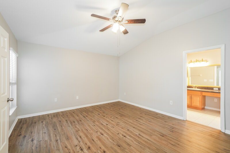 2,540/Mo, 29551 Morwen Pl Zephyrhills, FL 33543 Main Bedroom View