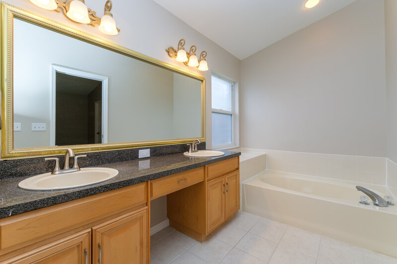 2,565/Mo, 29551 Morwen Pl Zephyrhills, FL 33543 Main Bathroom View