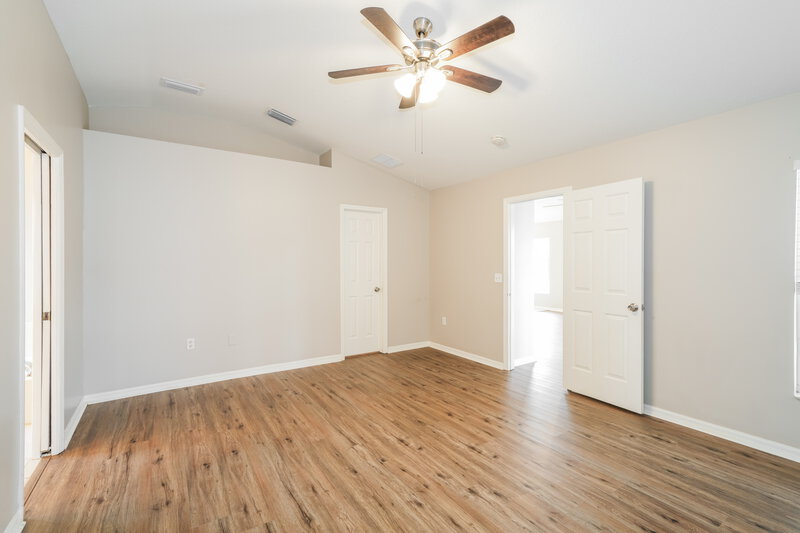 2,540/Mo, 29551 Morwen Pl Zephyrhills, FL 33543 Main Bedroom View 2
