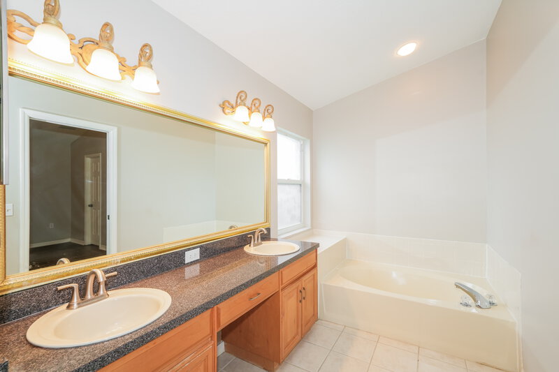 2,540/Mo, 29551 Morwen Pl Zephyrhills, FL 33543 Main Bathroom View