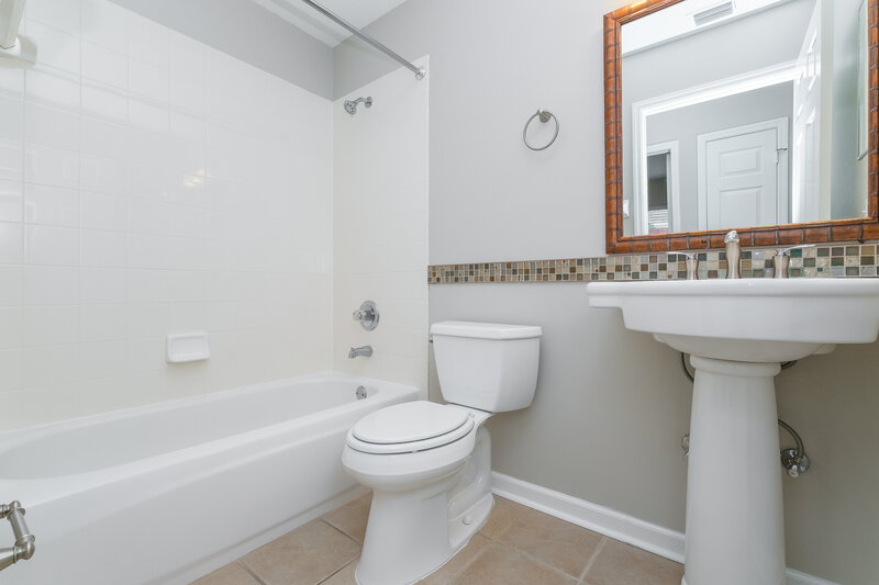 2,565/Mo, 29551 Morwen Pl Zephyrhills, FL 33543 Bathroom View