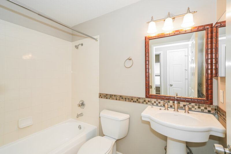 2,540/Mo, 29551 Morwen Pl Zephyrhills, FL 33543 Bathroom View