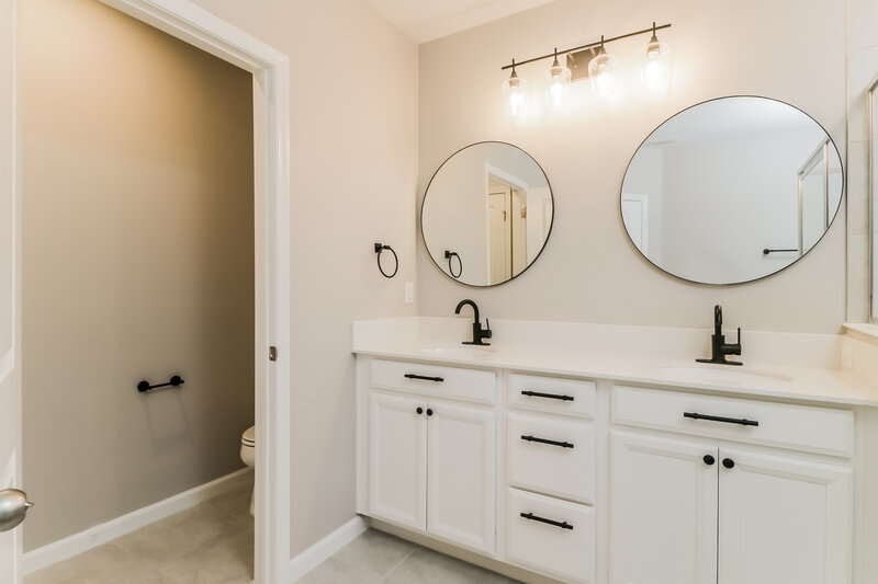 2,500/Mo, 18588 Hunters Meadow Walk Land O Lakes, FL 34638 Main Bathroom View