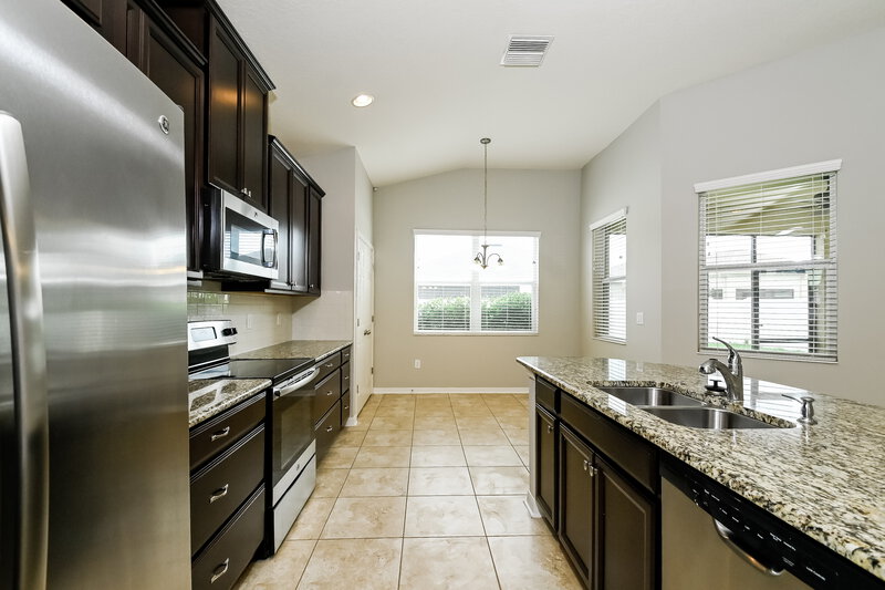 2,610/Mo, 8204 Belle Grove Ct Riverview, FL 33578 Kitchen View 2