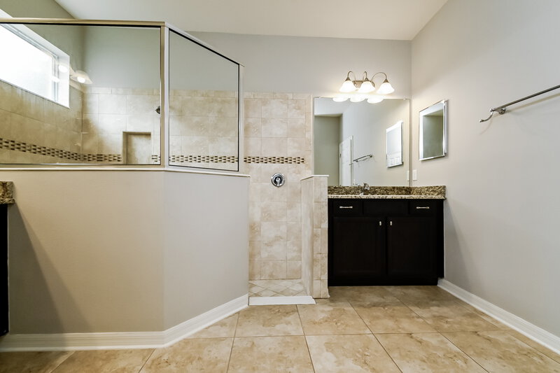 2,610/Mo, 8204 Belle Grove Ct Riverview, FL 33578 Main Bathroom View