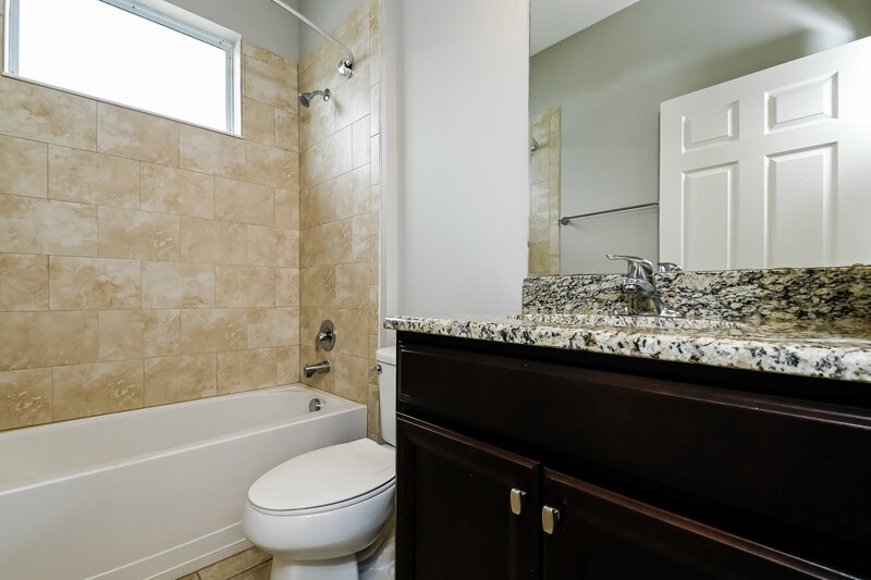 2,610/Mo, 8204 Belle Grove Ct Riverview, FL 33578 Bathroom View