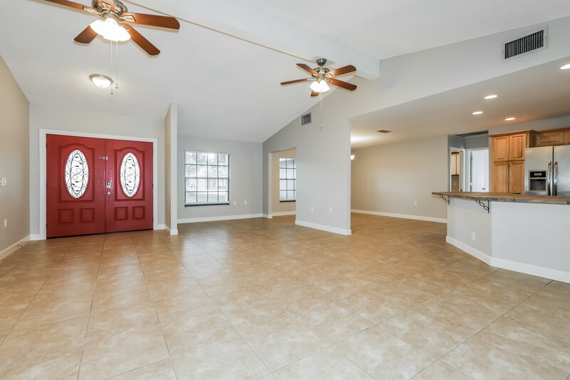 2,370/Mo, 5432 Houston Dr Lakeland, FL 33809 Living Room View 2