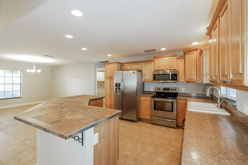 2,370/Mo, 5432 Houston Dr Lakeland, FL 33809 Kitchen View 2